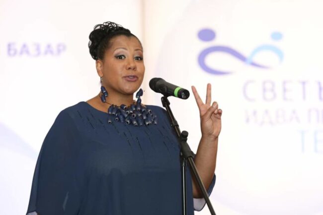 Albena-Jones-1024×683