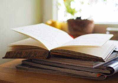 Фонд „13 века България“ дари книги на общината и болницата в Самоков