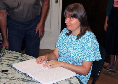 Представиха първата брайлова граматика на английски език