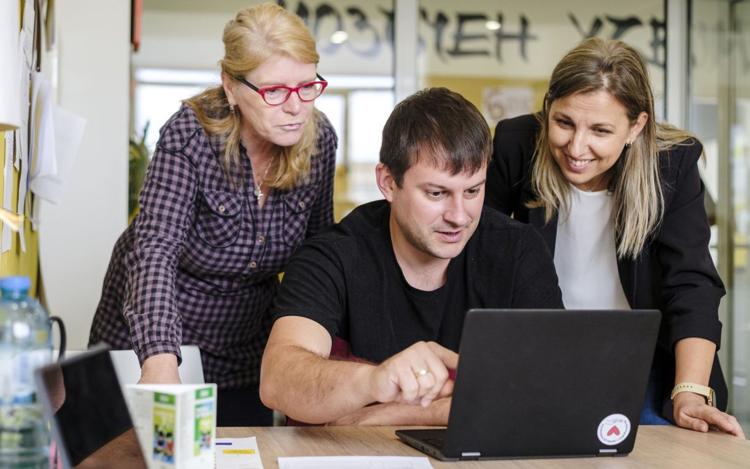 Yettel с принос за инструмент за самооценка на дигиталните умения